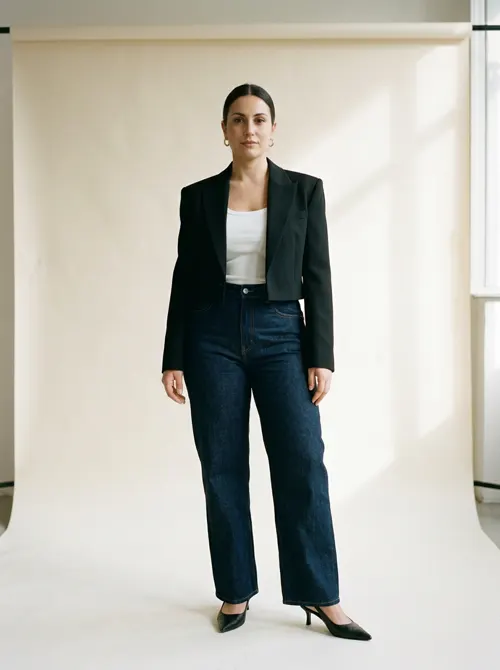 Jeans scuri a gamba ampia: sì